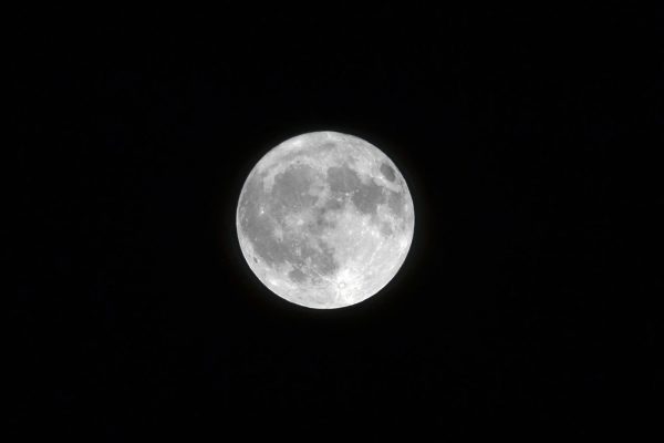 landscape-shot-white-full-moon-with-black-color-background-1400x933