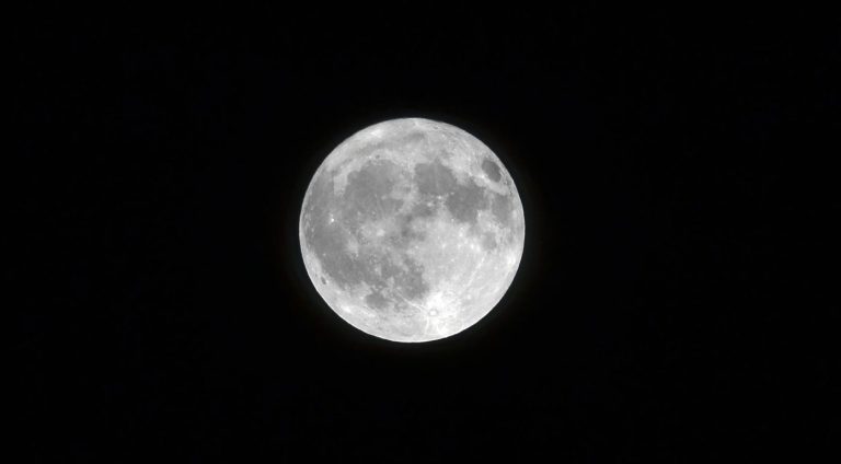 landscape-shot-white-full-moon-with-black-color-background-1400x933