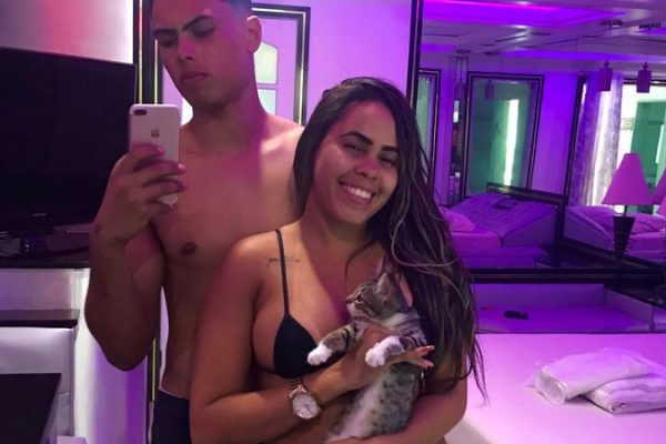 mulher-leva-gato-para-motel_widelg