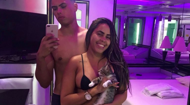 mulher-leva-gato-para-motel_widelg