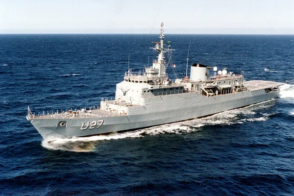 navio-escola-brasil-abre-as-portas-ao-publico-no-porto-de-salvador-3352323-article