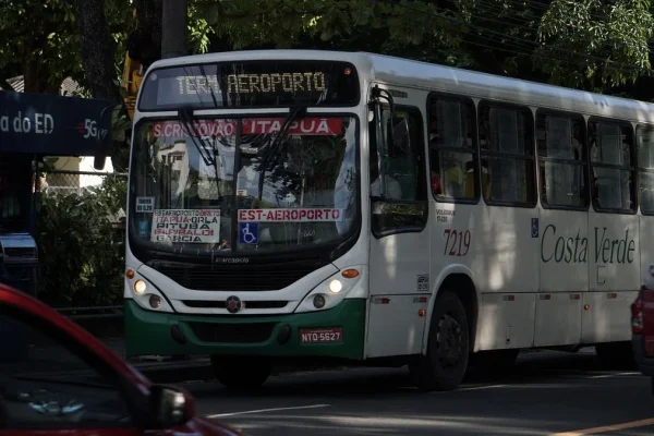 onibus-da-empresa-costa-verde-2070249-article