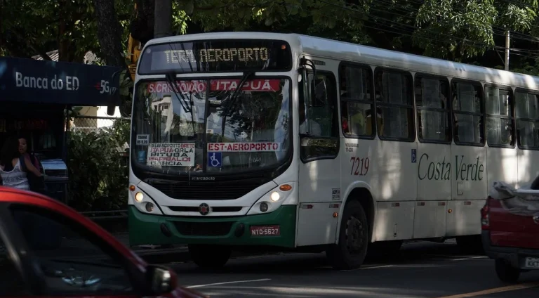onibus-da-empresa-costa-verde-2070249-article