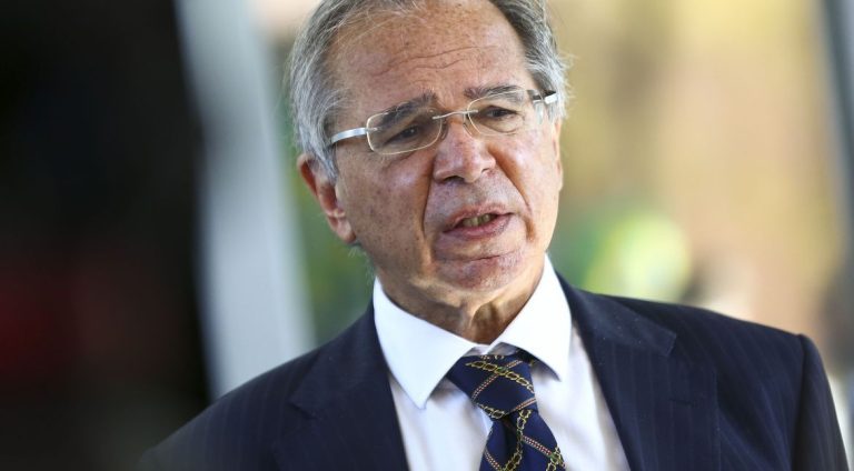 O ministro da Economia, Paulo Guedes, durante entrevista coletiva.