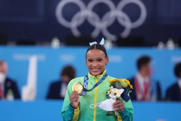 rebeca-andrade-ouro-toquio-e1722871293255