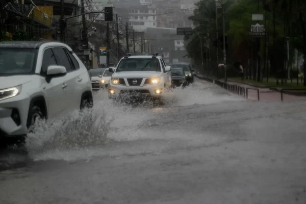 salvador-amanheceu-sob-chuva-nesta-quarta-27-2516496-article