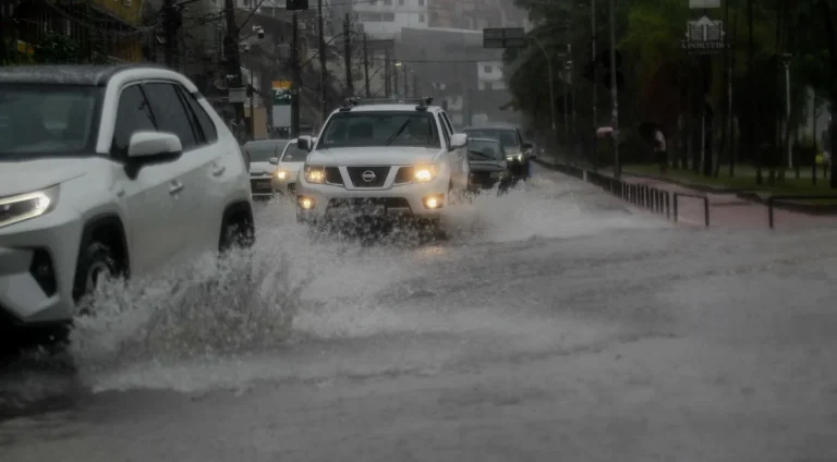 salvador-amanheceu-sob-chuva-nesta-quarta-27-2516496-article