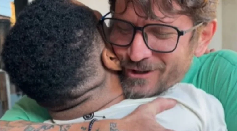 Saulo Fernandes faz surpresa e canta para influencer Gabriel Randal