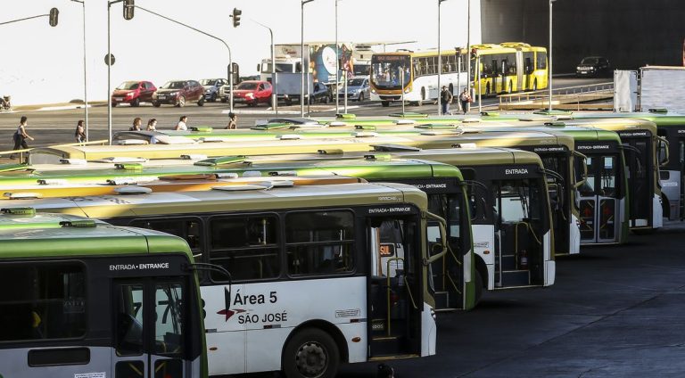 Transporte público na rodoviária do Plano Piloto