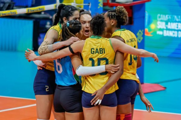 Seleção feminina comemora vaga olímpica