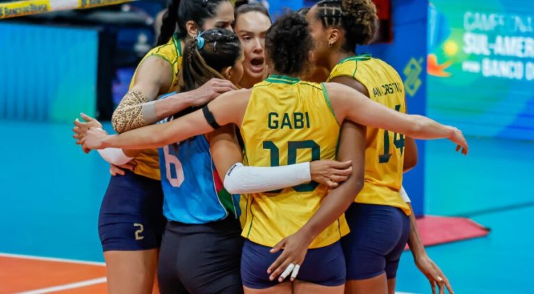 Seleção feminina comemora vaga olímpica