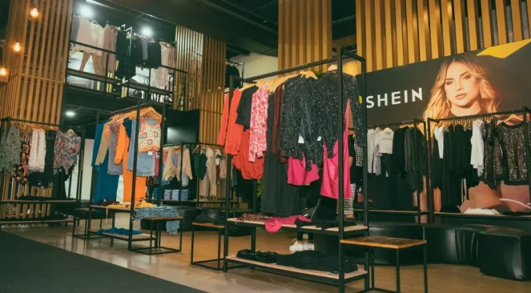 shein-vai-abrir-lojas-fisicas-temporarias-em-5-cidades-em-2023-na-foto-pop-up-da-marca-em-sao-paulo-1671559166570_v2_900x506.jpg