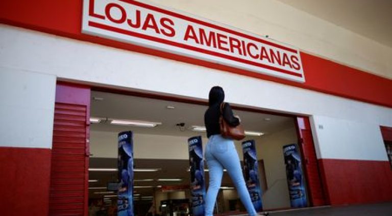 Mulher passa em frente a uma unidade das Lojas Americanas em Brasília
27/06/2024
REUTERS/Adriano Machado