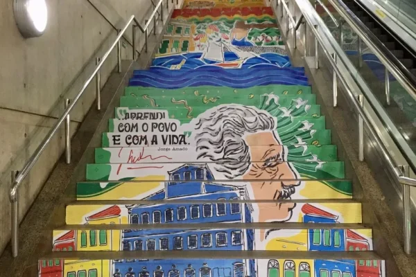 va-de-metro-para-a-flipelo-na-estacao-campo-da-polvora