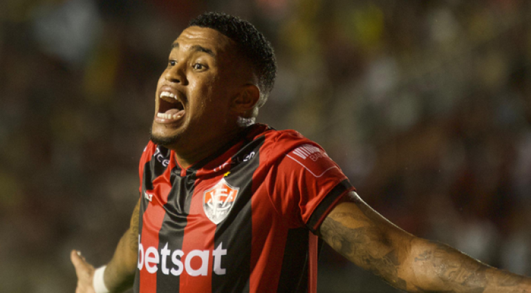 vitoria-abriu-2x0-mas-viu-neris-ser-expulso-e-tomou-o-empate-2392938-article