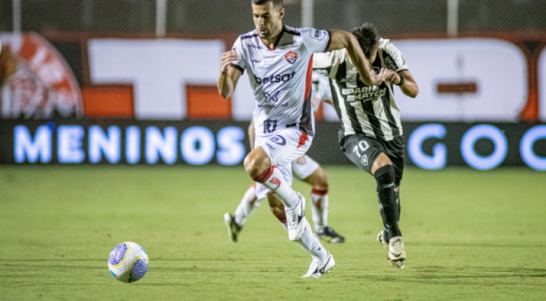 vitoria-e-botafogo-durante-o-primeiro-turno-2511268-article