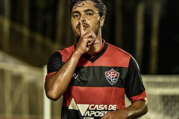 vitoria-emite-comunicado-oficial-sobre-afastamento-total-de-alisson-farias-e-revela-ofensas_widelg