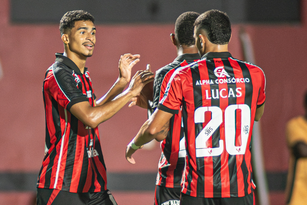 vitoria goleada abc