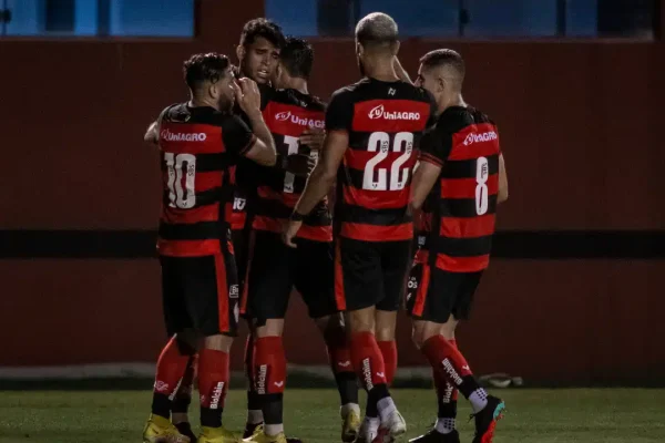 vitoria-pietro-carpi-divulgacao10-1.jpg
